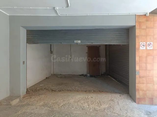 PÀRQUING TIPUS BOX / COTXE PETIT/ LOCAL O MAGATZEM - foto 3