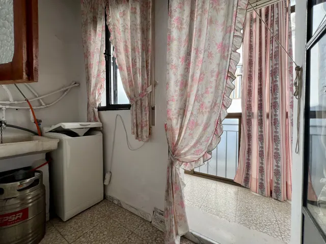 E. PISAZO DE 4 HAB. CON DOS TERRAZAS, DOS BAÑOS. — 11