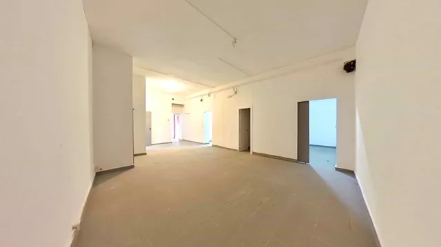 Local en venta en Calle de Schubert — 5