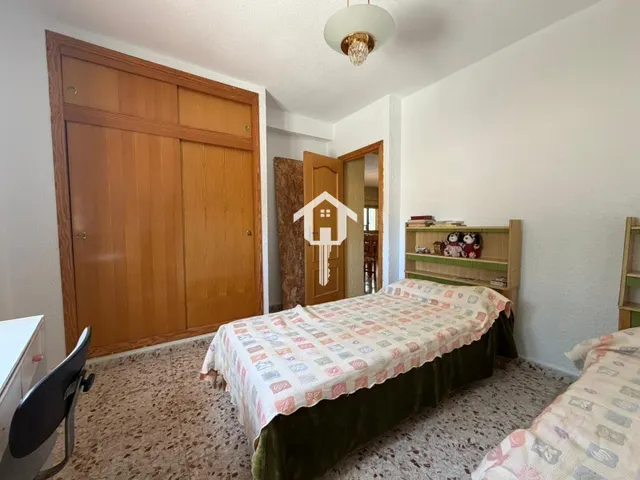 Casa independiente en moralet, Alicante. dos viviendas independientes, 3.700m2 de parcela, 5 habitaciones, 3 baños, piscina — 41