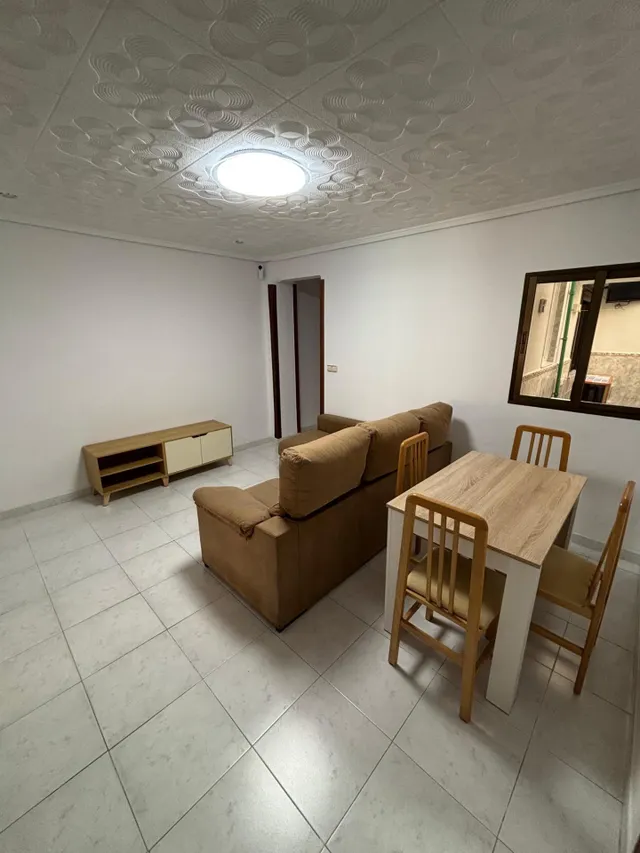 Piso de 4 habitaciones con ascensor y patio en Benicalap — 16