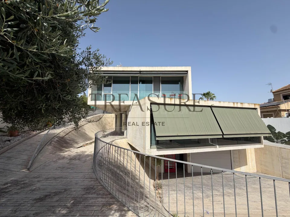 Chalet de autor con piscina privada en los romeros | arquitectura, luz y exclusividad
