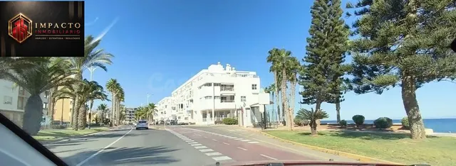 PRECIOSO PISO EN PRIMERA LINEA DE PLAYA, ROQUETAS DE MAR - foto 4