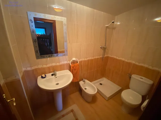 Adosado en Hormilla, tres habitaciones, dos baños, terraza de dieciocho metros. — 7