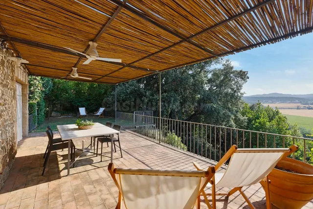 Excelente casa de pueblo con vistas al emporda en perfecto e