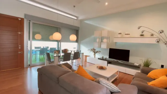 Villa independiente de dos plantas con solárium y piscina privada. — 7