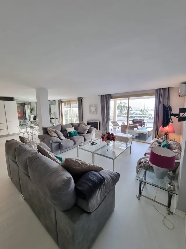Impresionante Apartamento de Diseño Alquiler Temporada hasta 8 meses Paseo Marítimo primera línea de mar — 40