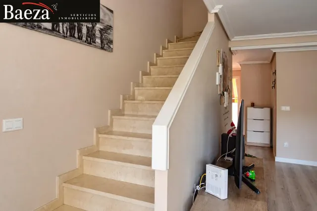 Bungalow totalmente reformado en venta, con piscina comunitaria, porche y garaje privado — 8