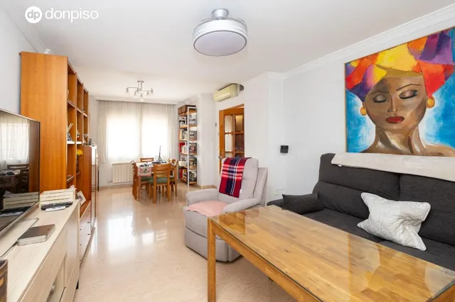 ESPECTACULAR VIVIENDA ADOSADA DE 4 DORMITORIOS CON SÓTANO, TERRAZAS Y PATIO EN GRANADA — 2
