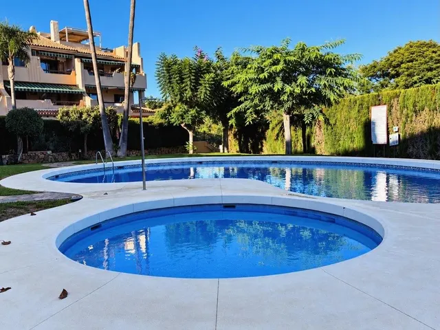OPORTUNIDAD EN BEL-AIR · BAJO DE 3 DORMITORIOS, 2 BAÑOS, GRA