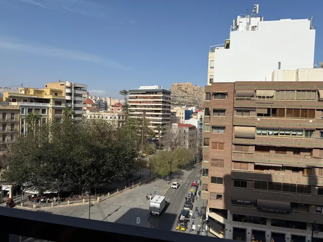 Piso en el centro de Alicante – Amplio, luminoso y con vistas despejada — 5