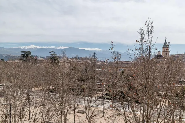 Piso con vistas a Sierra Nevada en Paseo del Salón. — 29