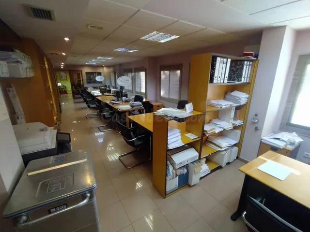 SE VENDE OFICINA EN PLENO CENTRO DE CÁCERES - foto 4