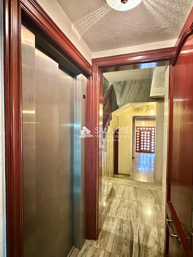SE VENDE CASA CON PISCINA EN GLORIETA DE NOVELDA. — 47