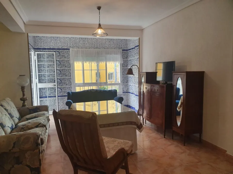 Se alquila acogedor piso en el centro de la ciudad