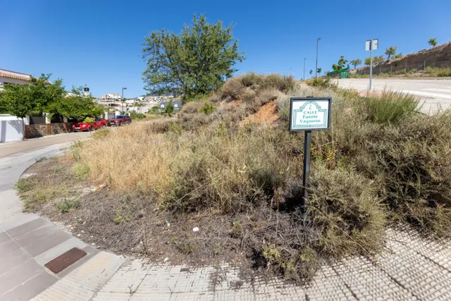 Venta de solar urbano en La Zubia (Zona Altos de La Zubia) — 17