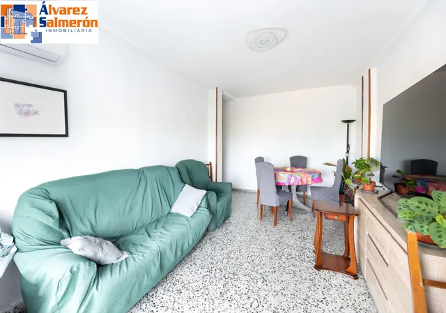 En Venta Piso de 4 dormitorios con ascensor, ideal para reformar a tu gusto. — 25