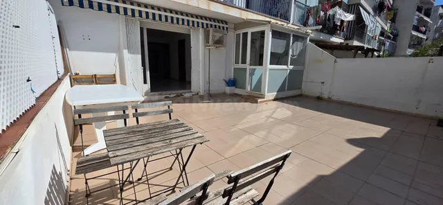 Planta baja luminosa con terraza de 35 m2 en Poble Sec, Sitges — 2