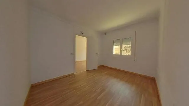 CASA EN VENTA OKUPADA EN C/ JOTA — 12