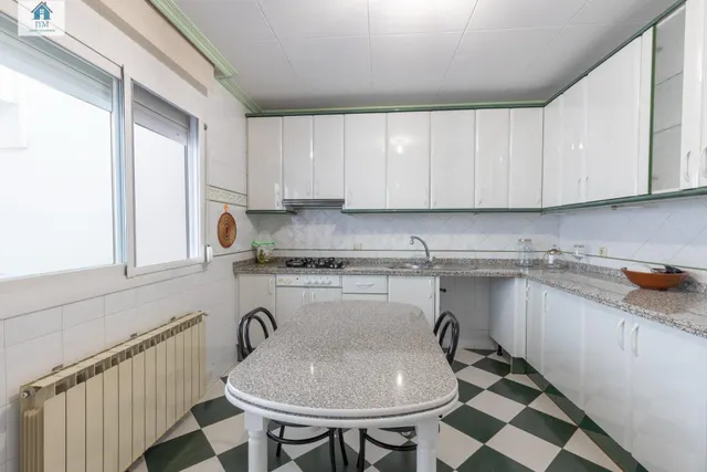 Venta de casa en La Zubia para entrar a vivir — 2