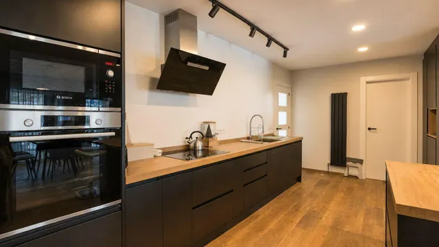 Casa reformada de 5 dormitorios con piscina privada, gran terraza y placas solares en Los Balcones — 29