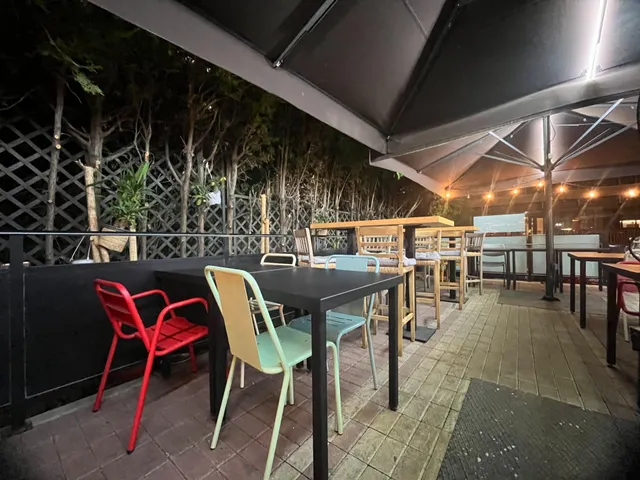 BAR RESTAURANTE con salida de humos y terraza — 2