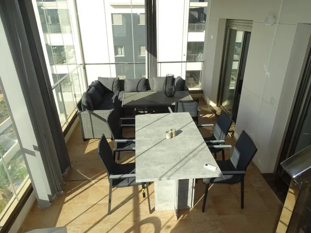 LUJOSO ÁTICO CON ESPECTACULAR TERRAZA Y SOLARIUM — 29