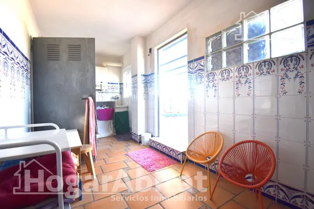 SEMINUEVO, AMPLIO Y CON TERRAZA — 32