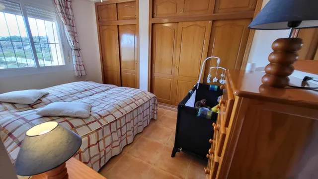 Chalet esquina de 3 Dormitorios y 3 Baños en parcela grande arreglada de 600m2 con piscina y garaje privado — 7