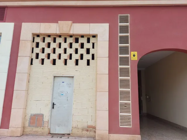 LOCALES COMERCIALES EN ALQUILER EN RESIDENCIAL PORTOFINO EN ALMERIMAR — 16