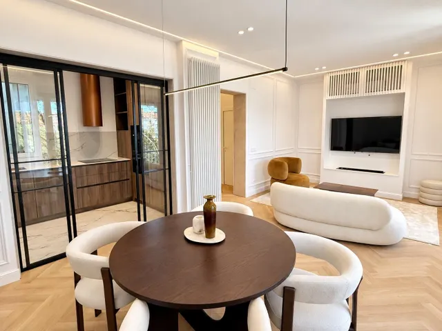 VIVIENDA DE LUJO CON DISEÑO EXCLUSIVO Y BALCONES EN LISTA — 7