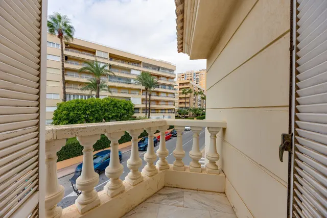 Apartamento de tres dormitorios y dos baños en residencial Duquesa Beach, primera línea de la playa de los locos — 20