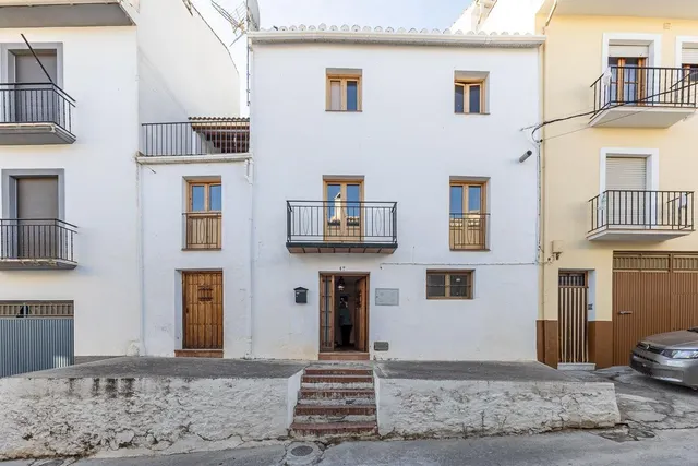 GR3929 - Alhama de Granada - Casa de pueblo reformada con patio delantero y azotea — 3