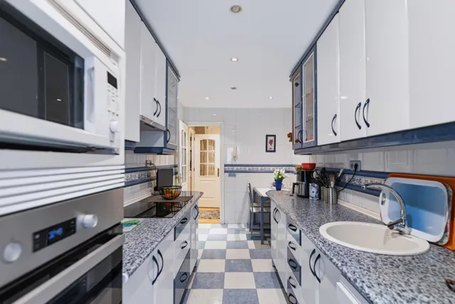VIVIENDA MUY LUMINOSA DE 3 DORMITORIOS, 2 BAÑOS Y AMPLIA TERRAZA — 25
