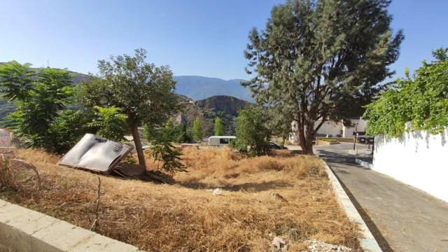 PARCELA URBANA EN LANJARON — 20
