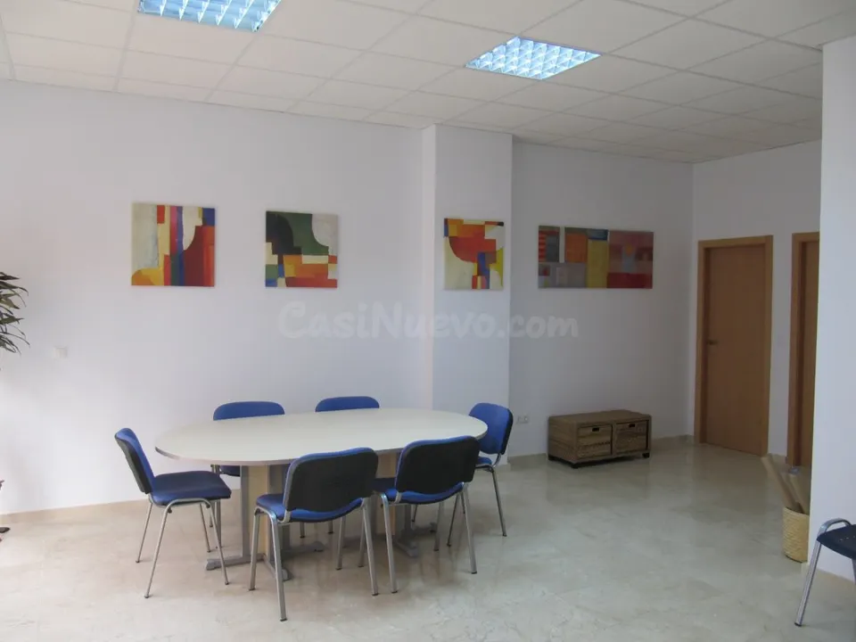 Oficina en venta en Pol. Las Quemadas !!!!