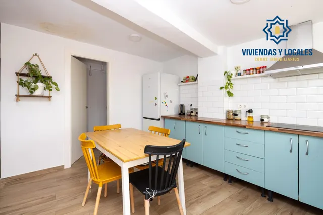 ¡Tu hogar soñado te espera en esta espectacular casa reformada! — 11