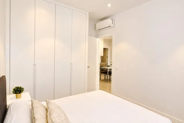 APARTAMENTOS MODERNOS E INDEPENDIENTES TOTALMENTE REFORMADOS — 12