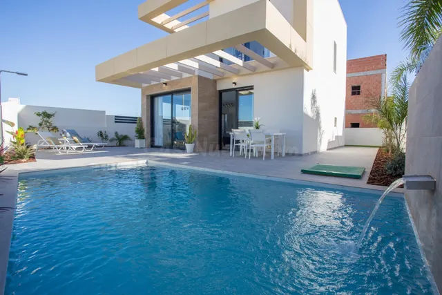 FANTASTICO CHALET DE OBRA NUEVA EN LOS MONTESINOS, ALICANTE,