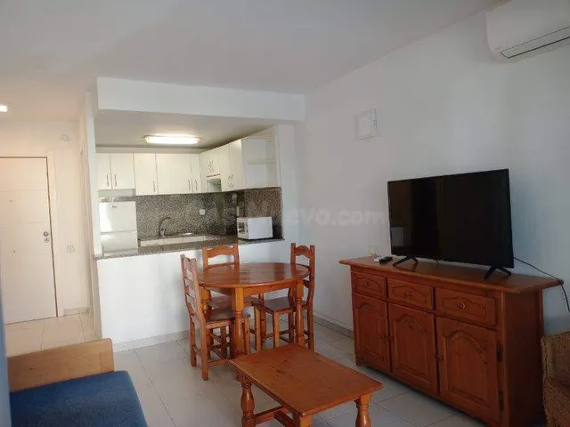 Apartamento con piscina comunitaria y licencia turística - foto 2