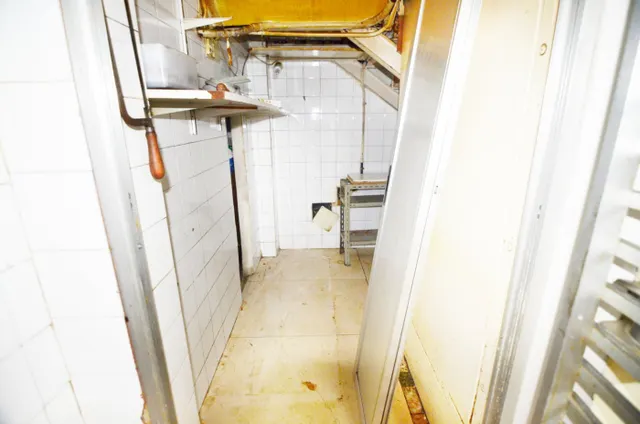 Urbis te ofrece un local comercial en venta en zona Centro, Salamanca. — 21