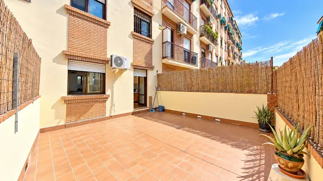 ¡Espectacular apartamento con terraza soleada junto al Helicóptero en Alcázar del Genil! — 26