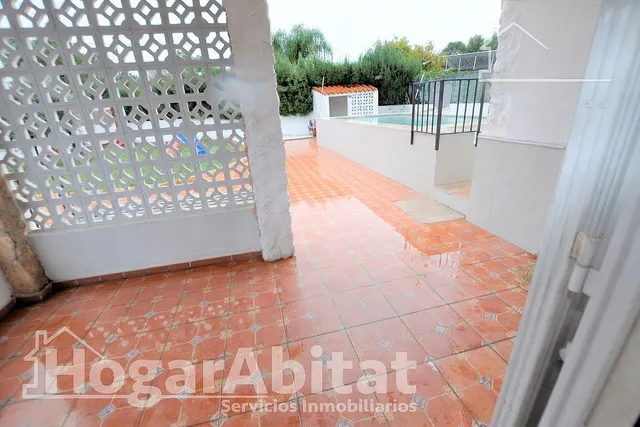 ¡Magnífico chalet! Amplio y lleno de luz, con piscina, terraza, garaje y parcela — 18