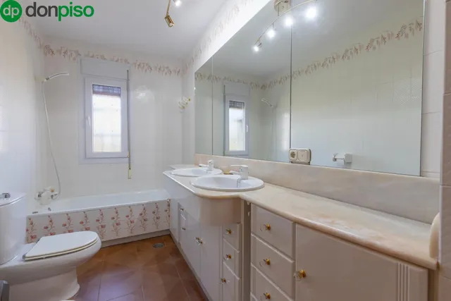 ESPECTACULAR CASA CON PISCINA EN LAS GABIAS — 37