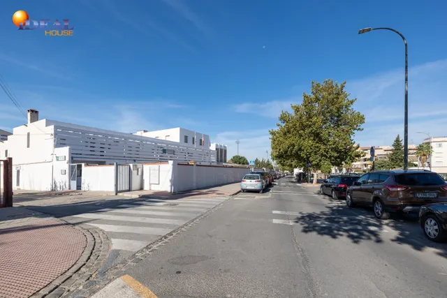 Local comercial en el Campus de la Salud — 17