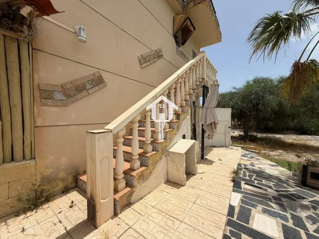 Casa independiente en moralet, Alicante. dos viviendas independientes, 3.700m2 de parcela, 5 habitaciones, 3 baños, piscina — 7