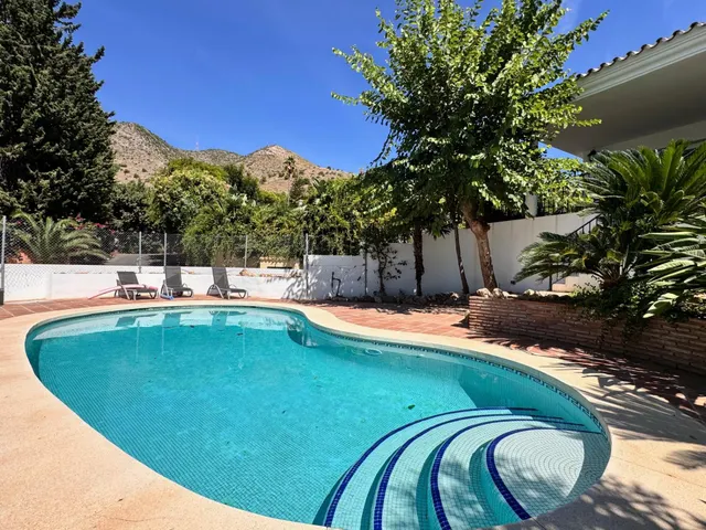 Chalet Independiente de Lujo en Benalmádena – Privacidad, Naturaleza y Vistas al Mar — 24