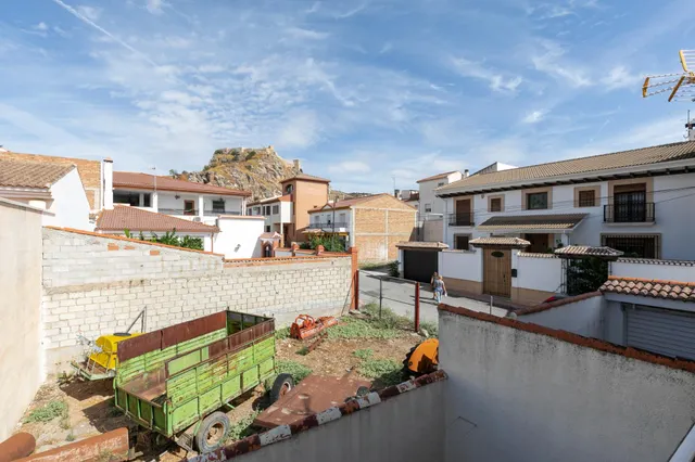 ¡OPORTUNIDAD EN ÍLLORA! Amplia casa adosada con parking y zonas verdes ✨ — 18