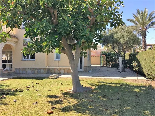 Casa espaciosa con chimenea — 19