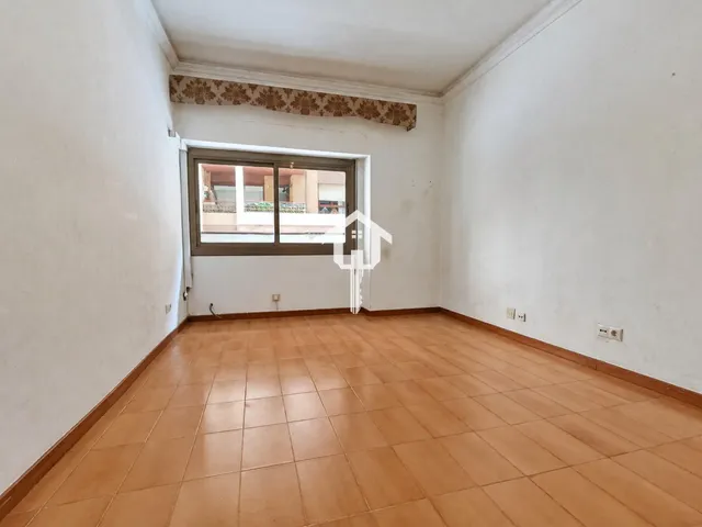 1ª planta de 102 m2 con patio en pleno centro de Alicante: edificio con ascensor — 25